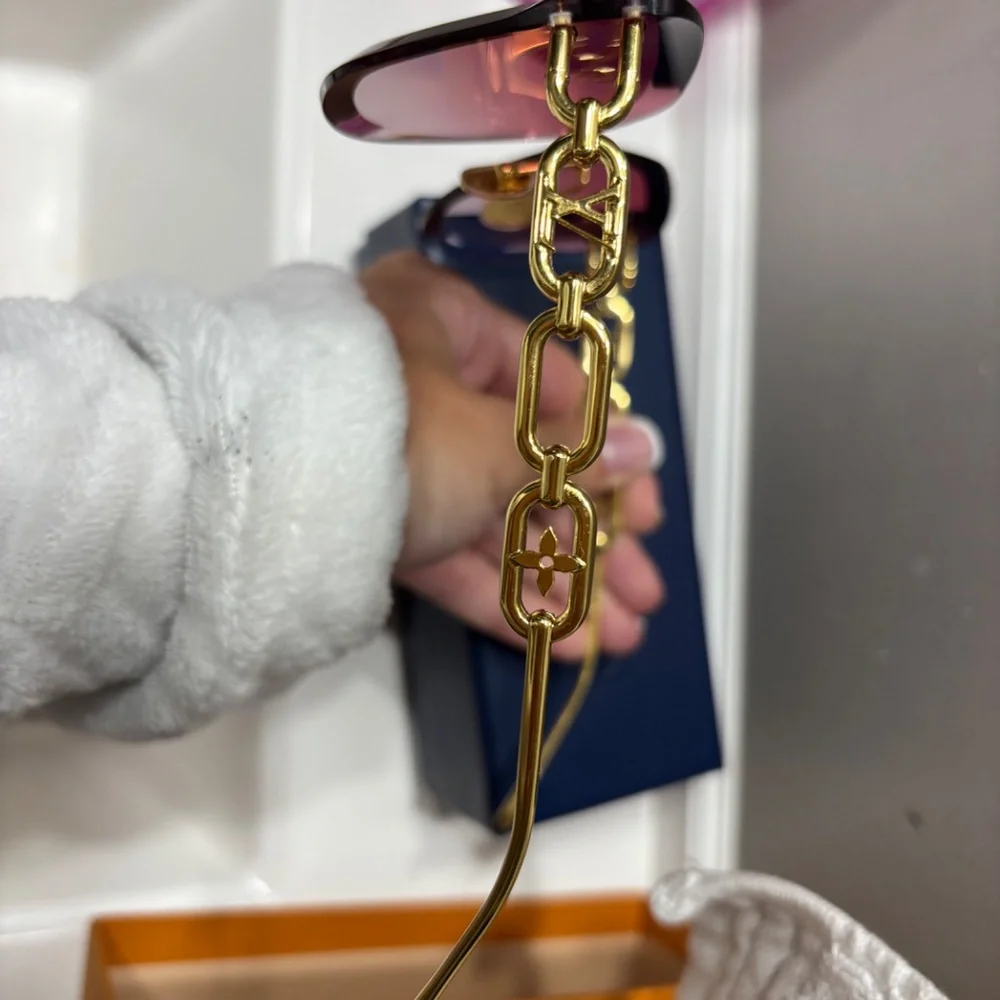 LV Jewel Square Sunglasses - Picture 6 of 10